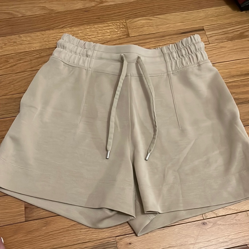 lululemon shorts women’s